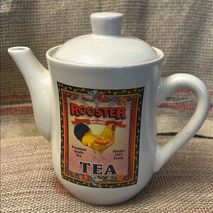 Vintage BAY ISLAND INC. Rooster /Chicken Lt.Tan Ceramic Coffee/Teapot